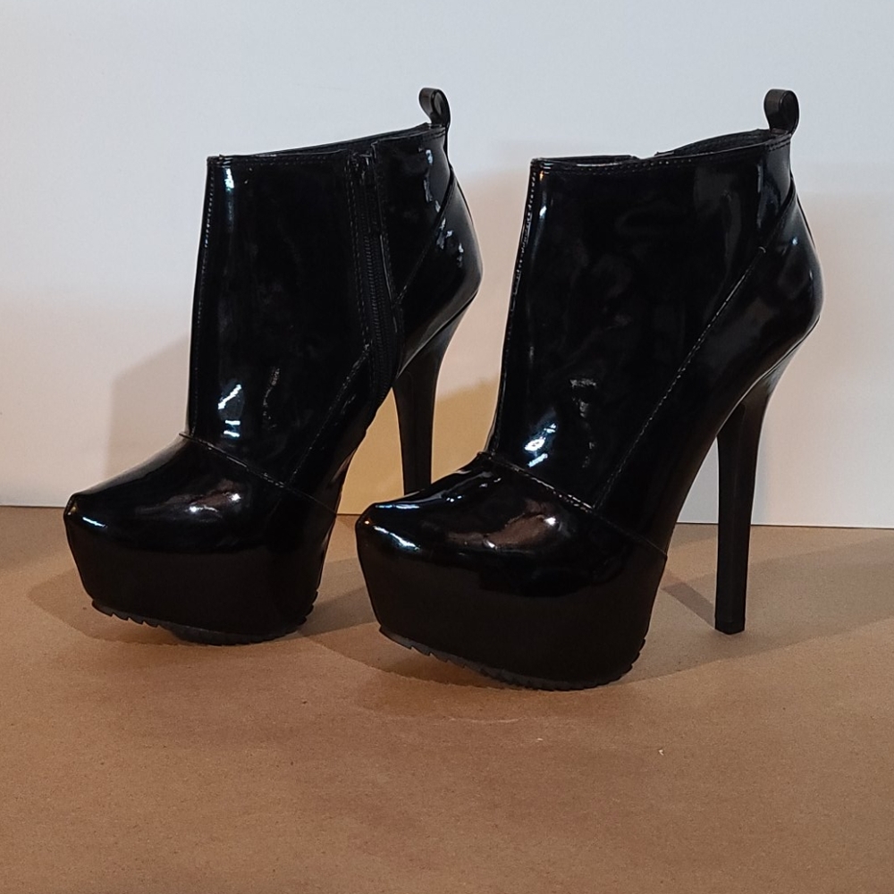 Dollhouse Minaj Black Booties - Picture 1 of 3